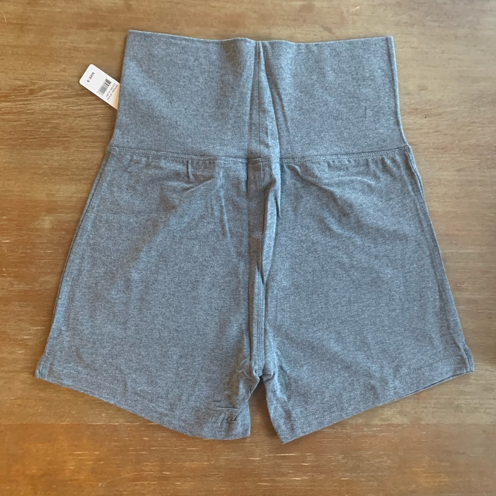Fold over yoga shorts - Picture 3 of 3
